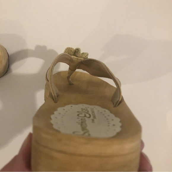 3/$20 Sketchers Flip Flops 🩴 - Picture 9 of 11